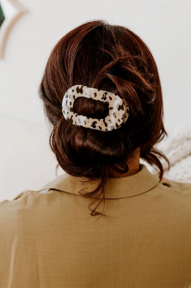 Blonde Tortoise Medium Flat Round Hair Clip