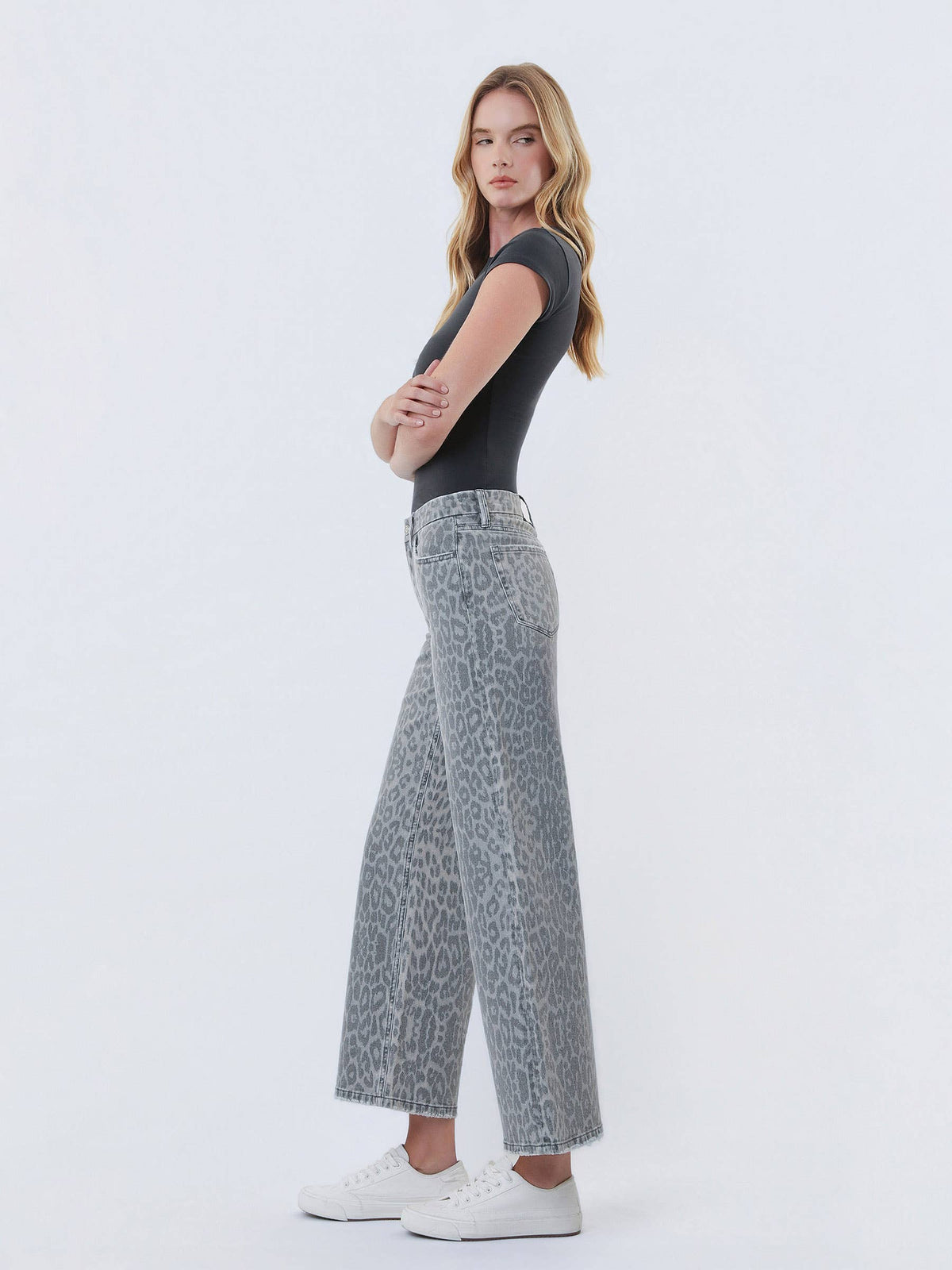 HIGH RISE GREY LEOPARD PRINT CROP WIDE LEG JEANS T7331GLP