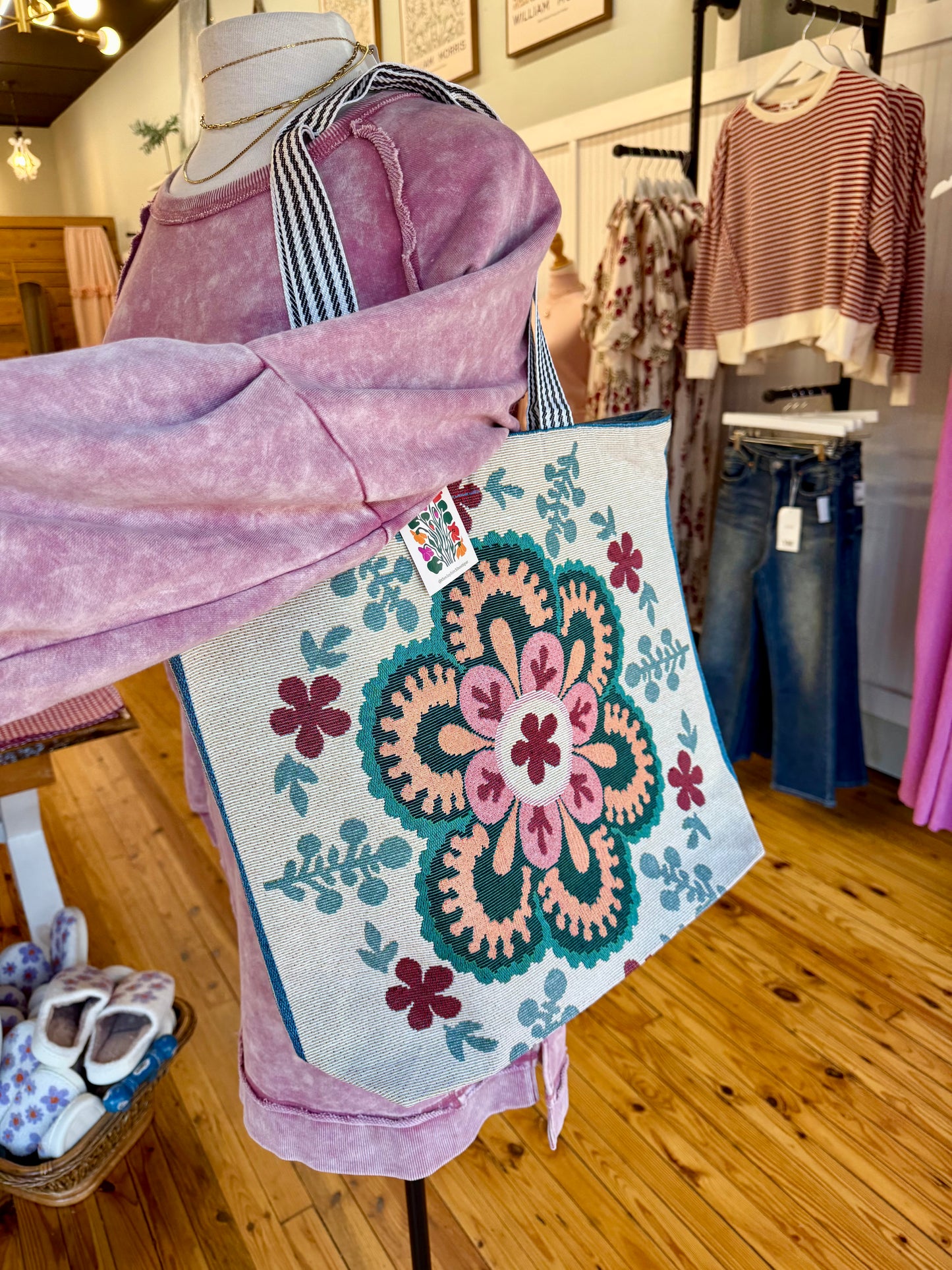 Retro🪷Embroidered Shoulder Tote Bag (2 Colors)
