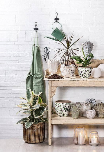 Small Bow Edged Planter