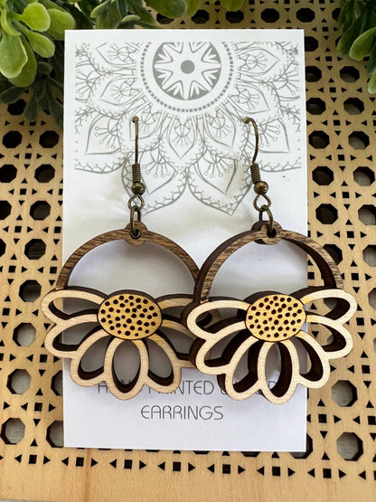 Daisy🌼 hand painted lightweight maple wood earrings