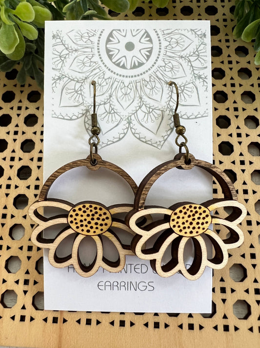 Daisy🌼 hand painted lightweight maple wood earrings