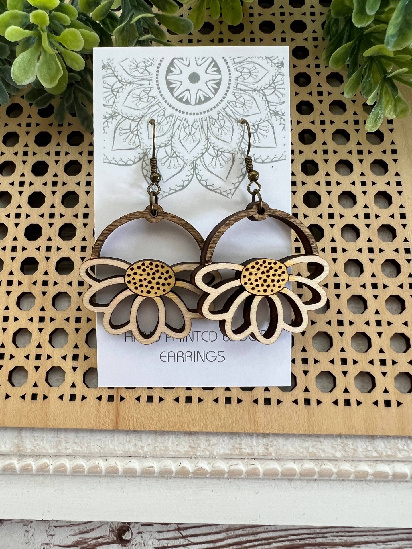 Daisy🌼 hand painted lightweight maple wood earrings