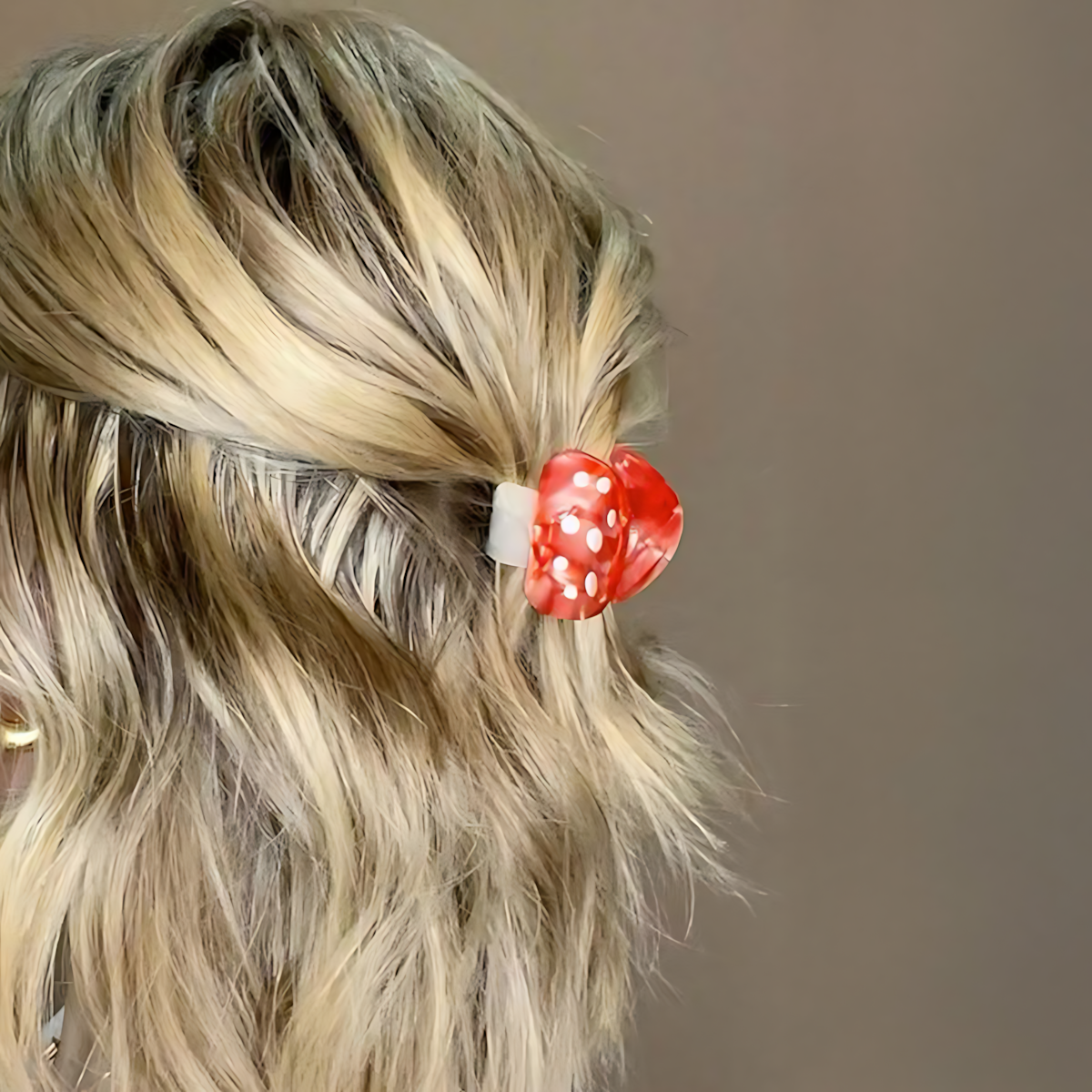 🍄MUSHROOM HAIR CLAW CLIP (2 Colors)
