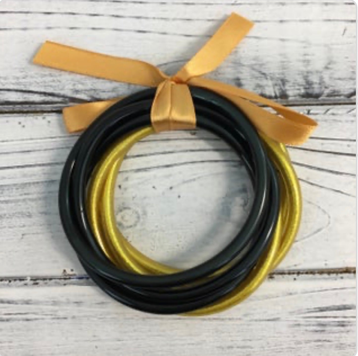 Black and gold bangle bracelet set